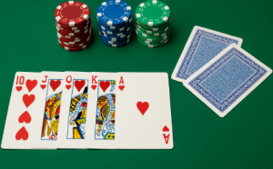 線上 poker 平台與德州撲克玩法的結合